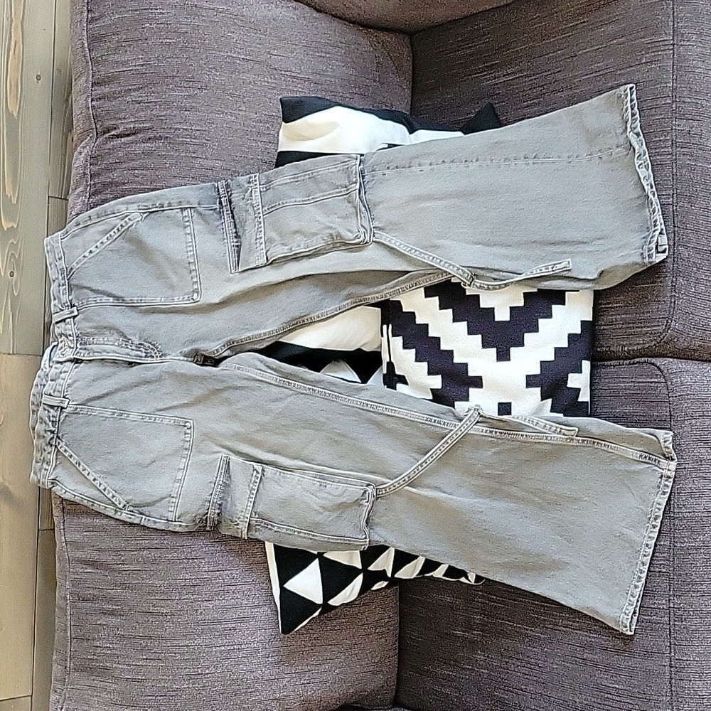 Women's grey wide leg cargo jeans